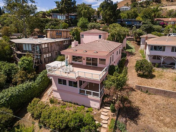 5th image of 466 Mariposa Dr