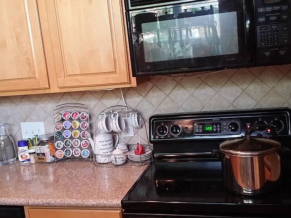 Kitchen Counter & appliances