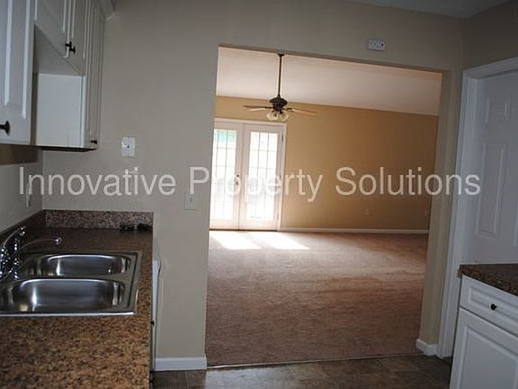 3rd image of 527 Lamont St #0