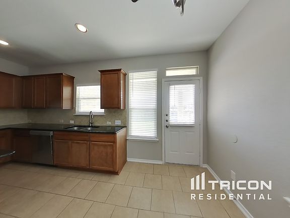 5th image of 7040 Conroe Ml