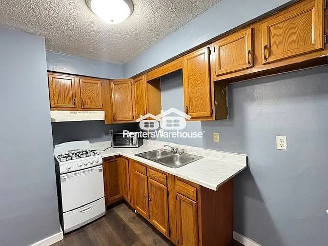 Move in Ready 2 Bedroom 1 Bath Unit in South Minneapolis — Photo 2