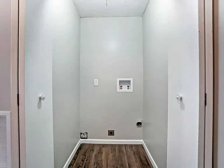 722 Collins Ave — Photo 8