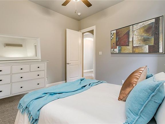 5th image of 401 Blue Star Ct
