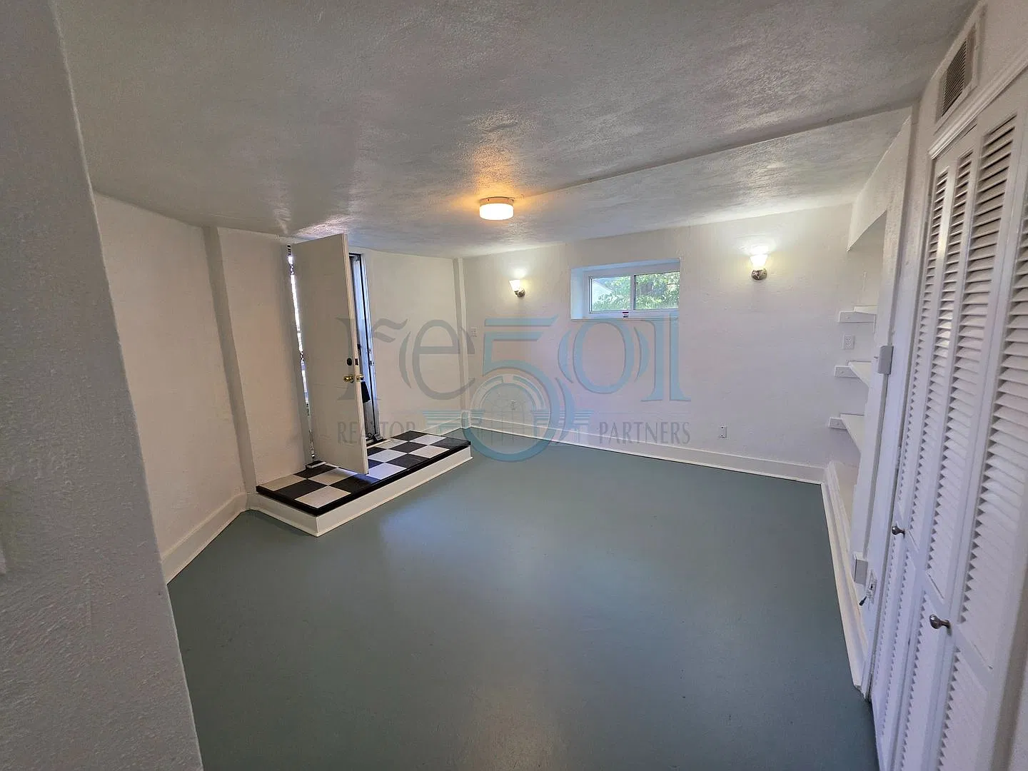 Newly Remodeled Hillcrest Condo — Photo 2