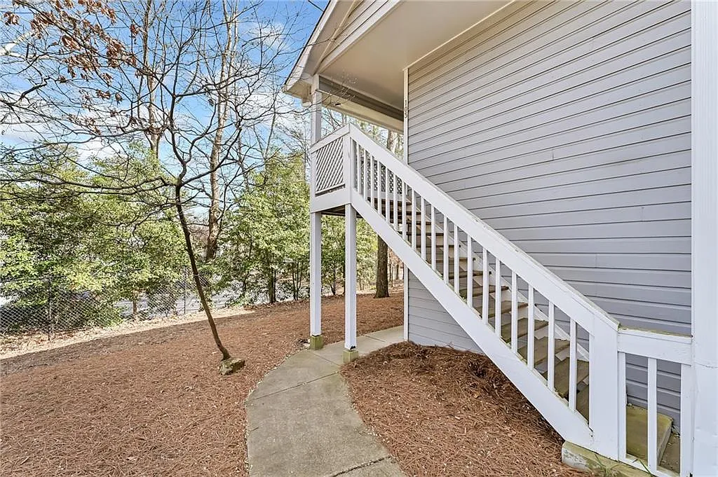 2 bed, 2.0 bath, 1102 sqft, $1,795 — Photo 3