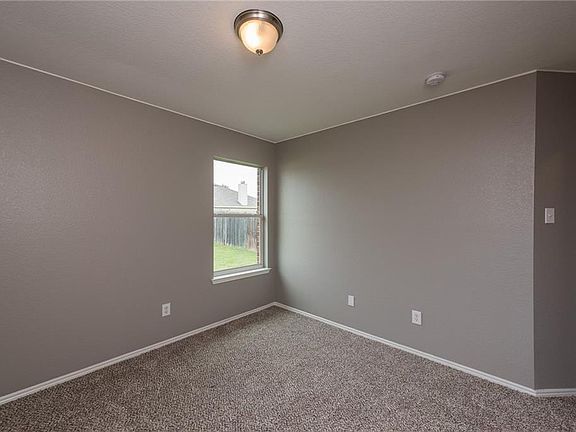 5th image of 1003 Valley Brook Ln