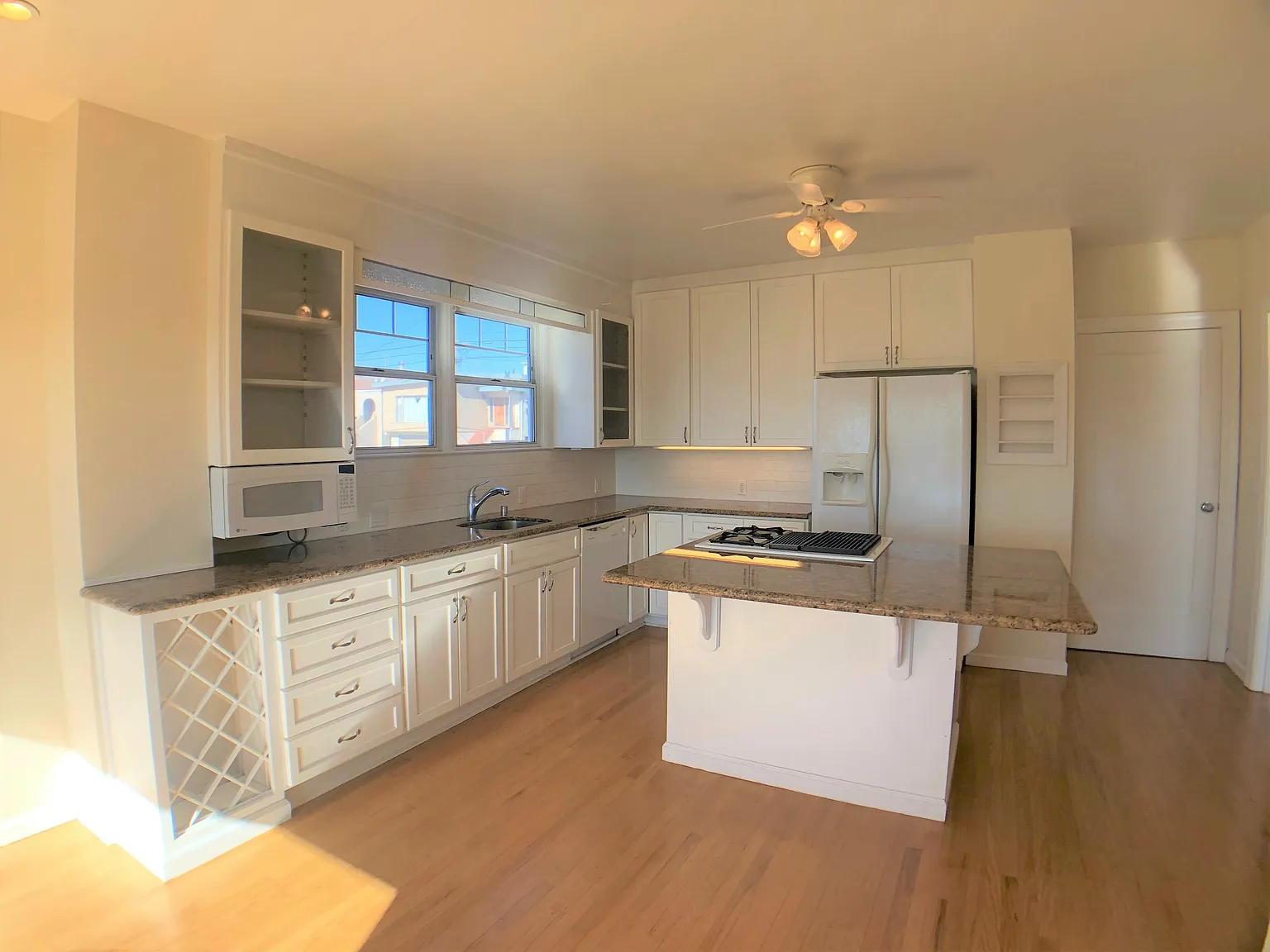 2 bed, 1.5 bath, $3,595 — Photo 3