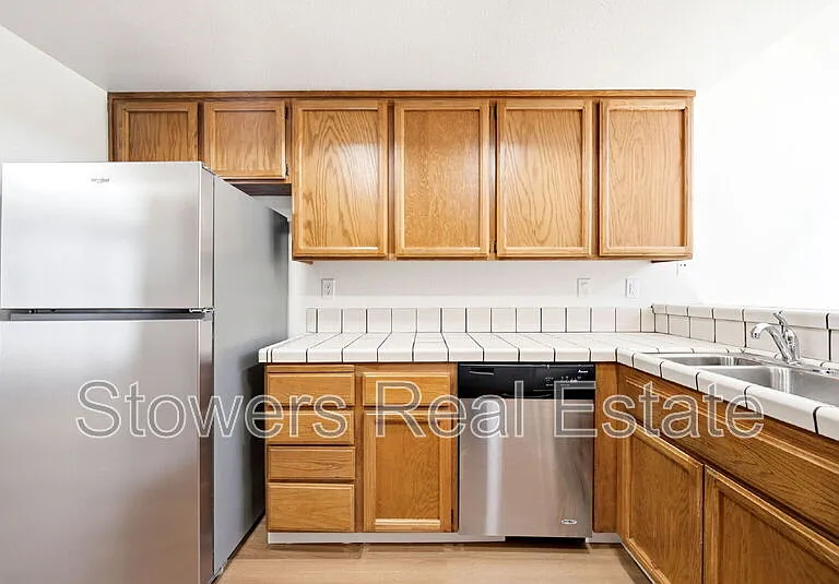 2033 Raphael Ct — Photo 23