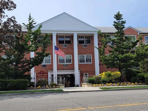 250 N Village Avenue #B2, Rockville Centre, NY 11570