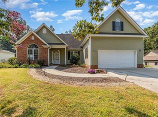 124 E Chinaberry Ct, Mocksville, NC 27028