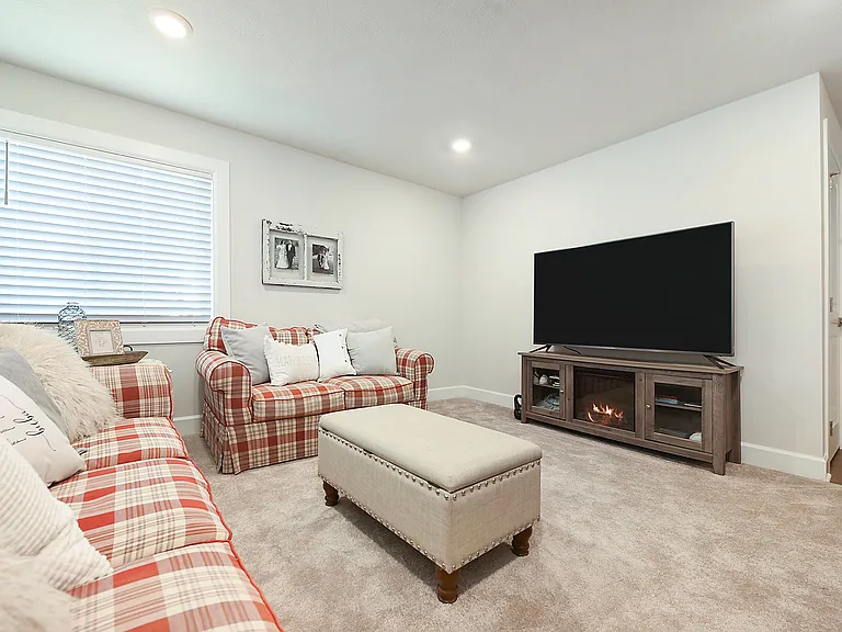 409 Spruce Ln — Photo 28