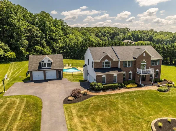 3293 Stuart Dr, Mount Airy, MD 21771