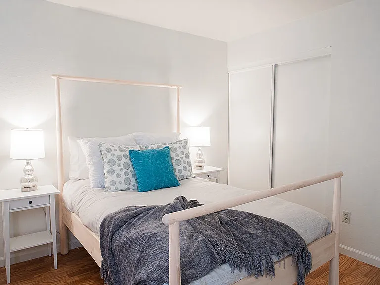 Walnut Apartments — Photo 12