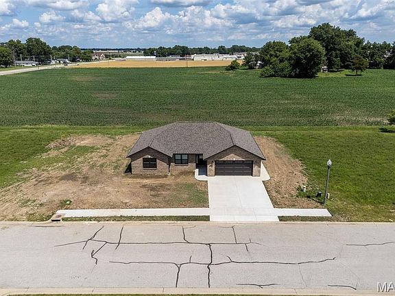 5th image of 2724 Pineview Dr