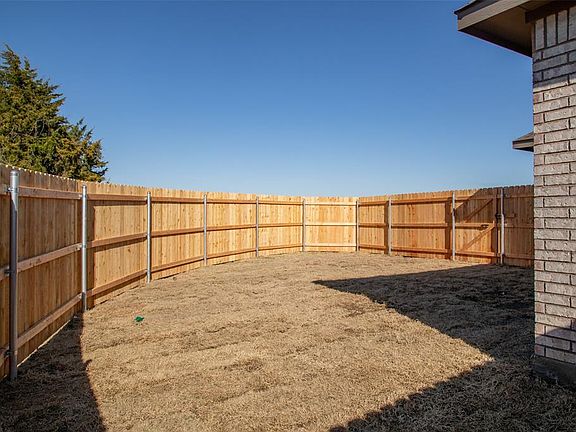 4th image of 1841 Cross Oaks Dr