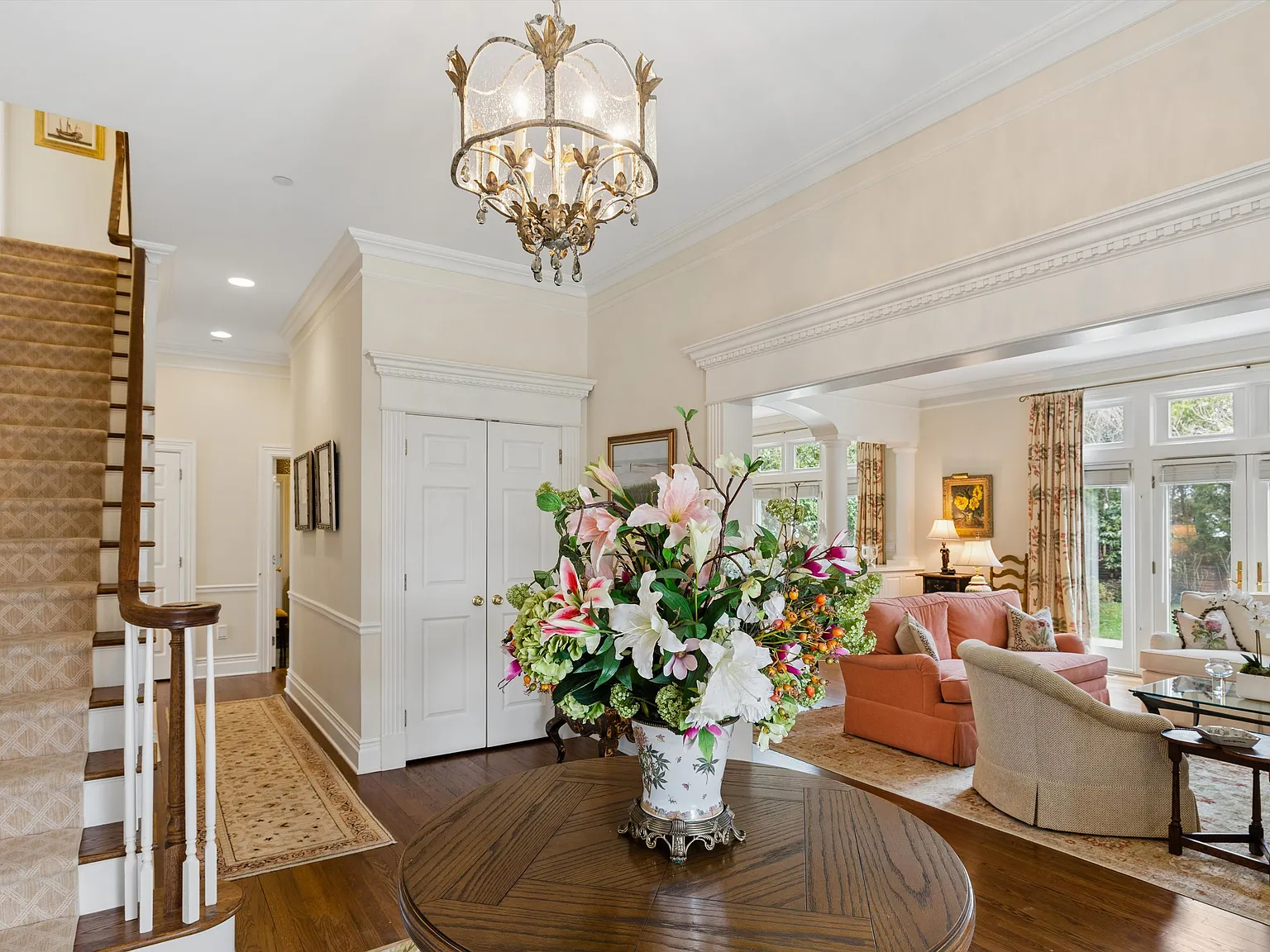 Townhouse in the Heart of Southampton Village — Photo 3