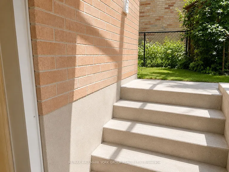 111 Worthington Ave #BASEMENT — Photo 2
