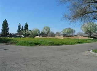 838 Brehler Ave, Sanger, CA 93657