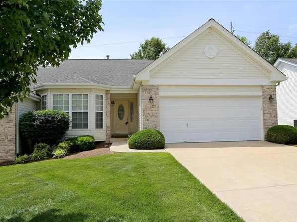1323 Pine Bluff Dr, Saint Charles, MO 63304