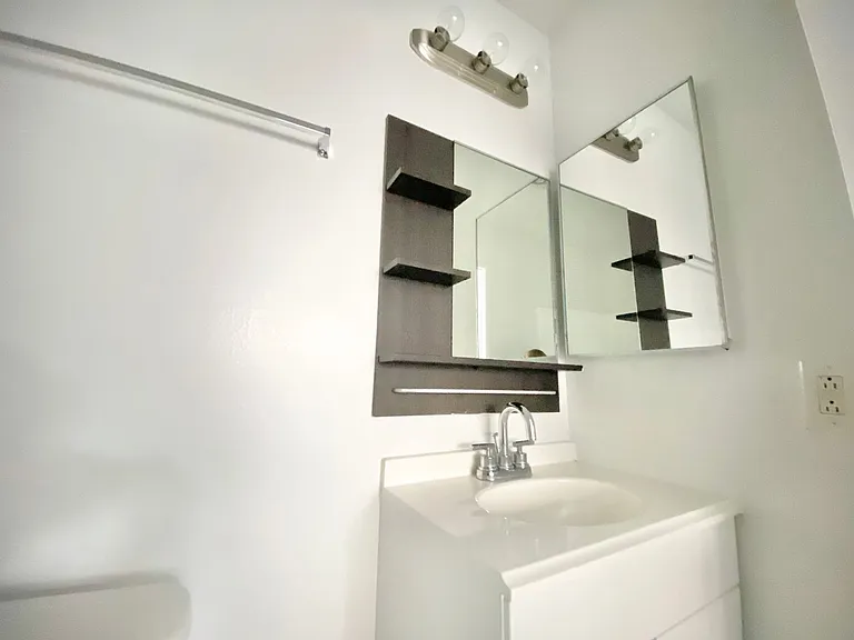 Electro Apartments - WSP 833 Berendo LLC — Photo 37