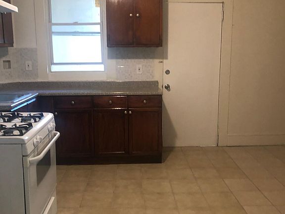 4th image of 44 Groshon Ave #2