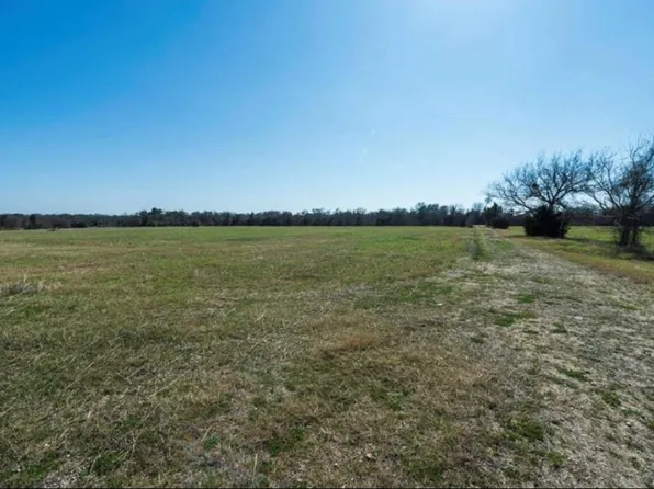 8640 Fm 2145, Ledbetter, TX 78946