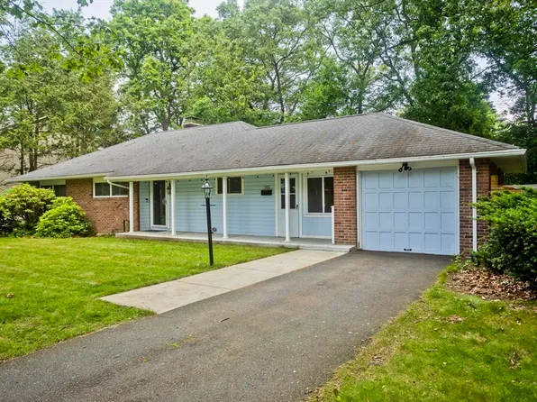 115 Carnavon Cir, Springfield, MA 01109