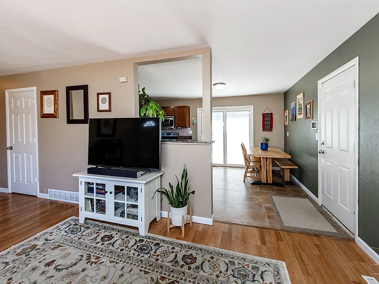 623 Catalina Dr — Photo 8