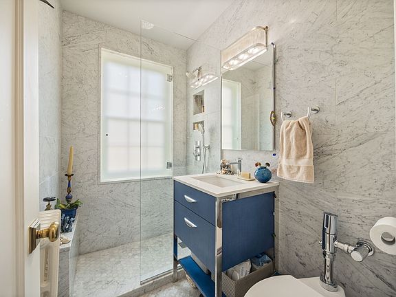 2nd image of 1366 N Dearborn Pkwy #7B