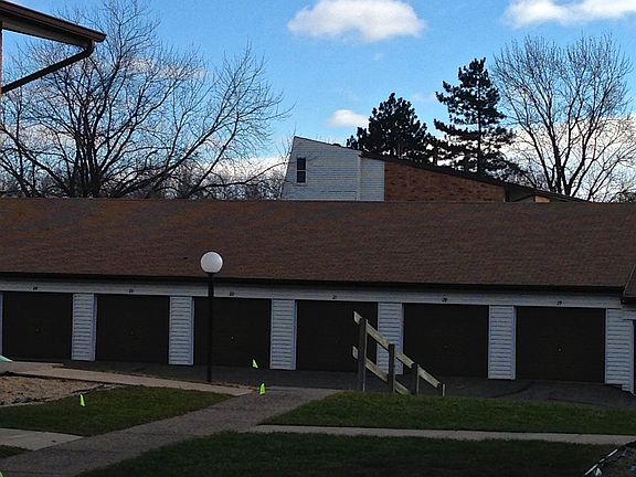 Detached garage