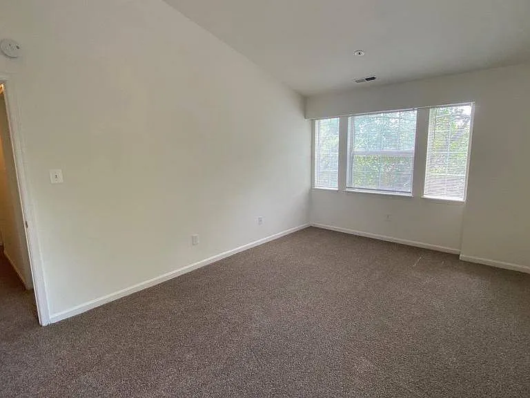 8601 Falls Run Rd #I — Photo 19