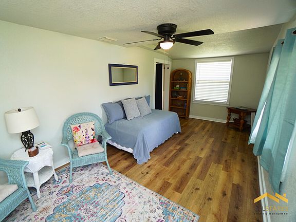 5th image of 527 Lenox Ave
