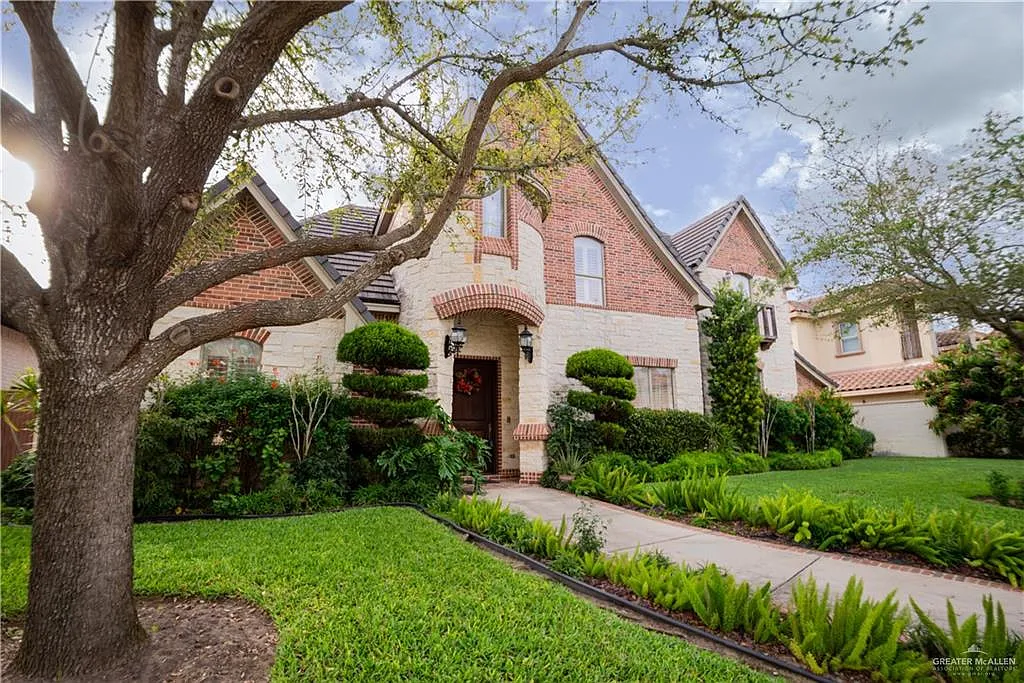 4 bed, 4.5 bath, 4741 sqft, $7,000 — Photo 3