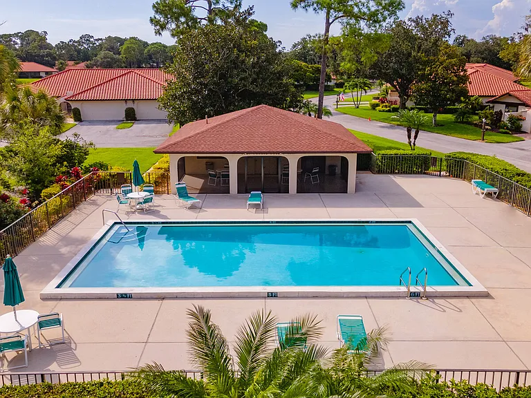 5640 Golf Pointe Dr #1 — Photo 12
