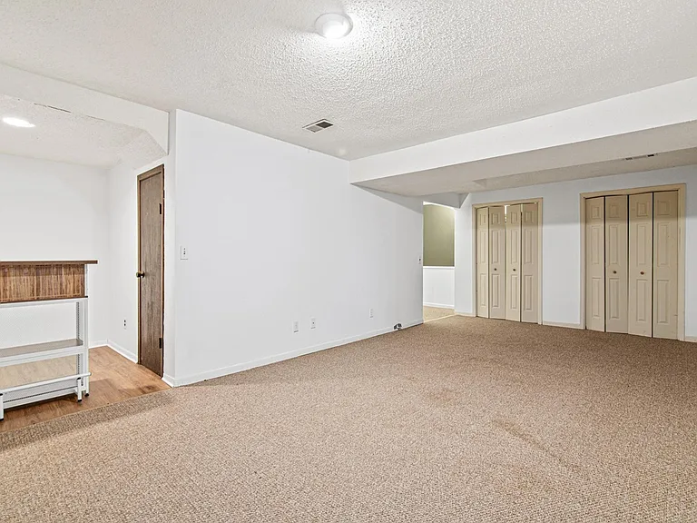 3225 Lanewood Ln N — Photo 30