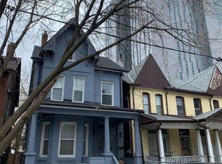 168 Huron St #1, Toronto, ON M5T 2B4
