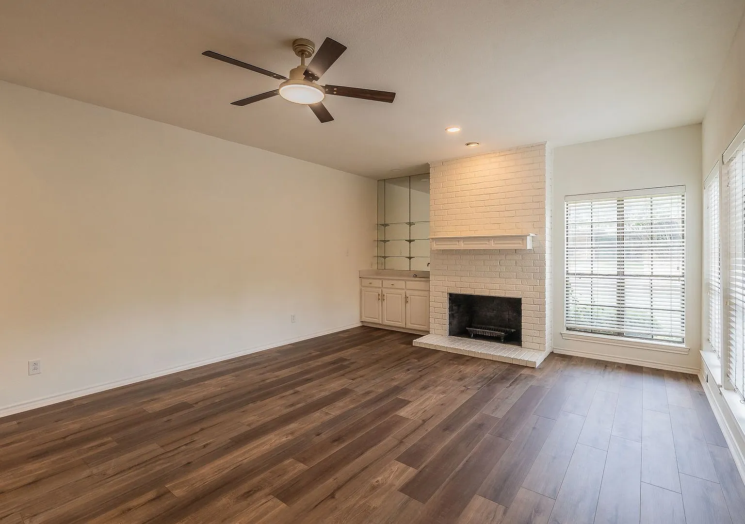 Fully Remodeled Townhome — Photo 4