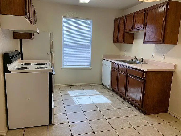 1708 Benttree Dr — Photo 9