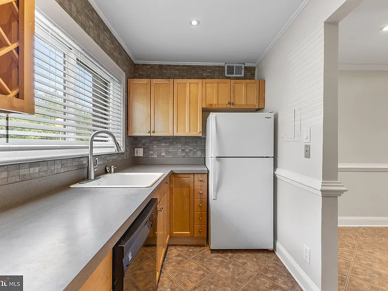 11611 Vantage Hill Rd #11B — Photo 10