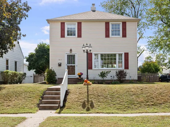 1023 W Rusholme St, Davenport, IA 52804