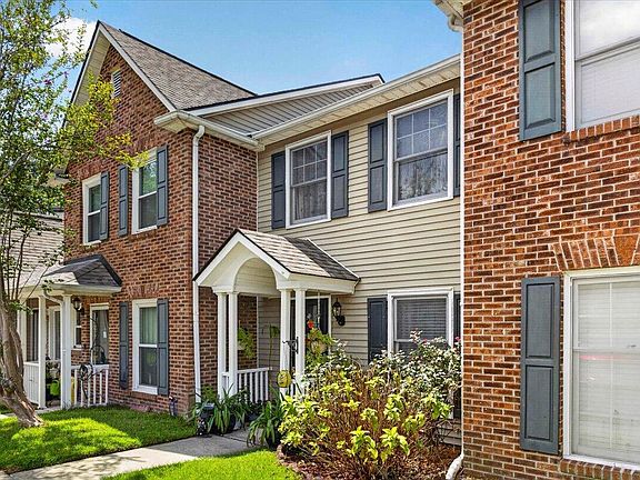 3rd image of 705 Reserve Way