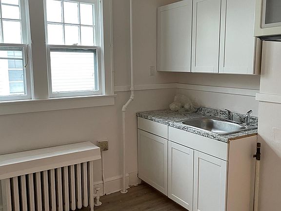 5th image of 41 Forest Ave #1