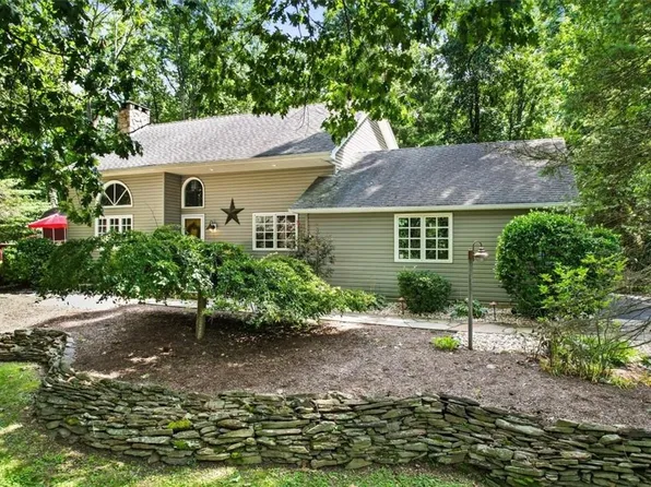 2 Bittersweet Way, Warwick, NY 10990