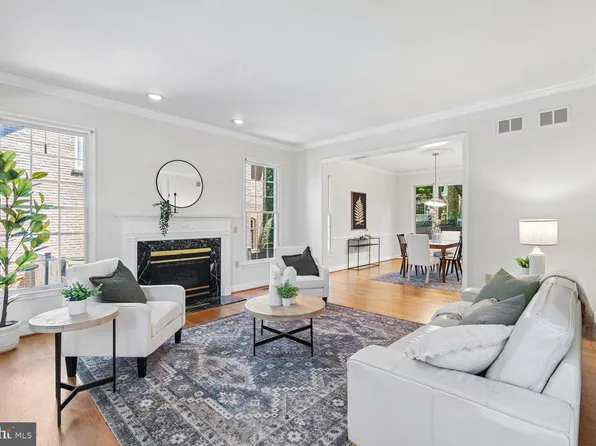 5105 Warren Pl NW, Washington, DC 20016