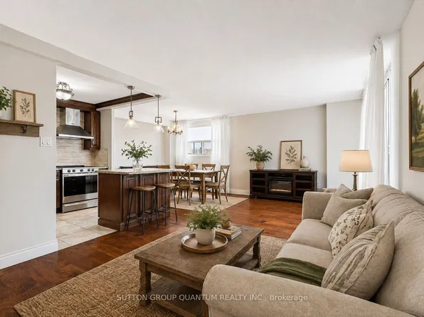 2345 Confederation Pkwy #802, Mississauga, ON L5B 2H3