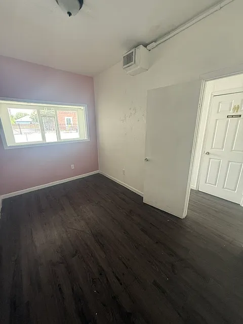 1112-1124 Morgan Avenue - 1118 — Photo 4