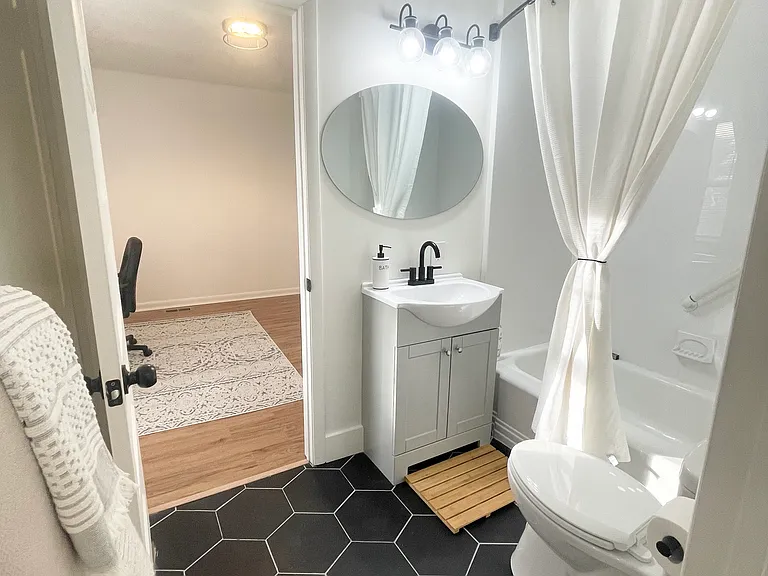 1503 Rogers St — Photo 8