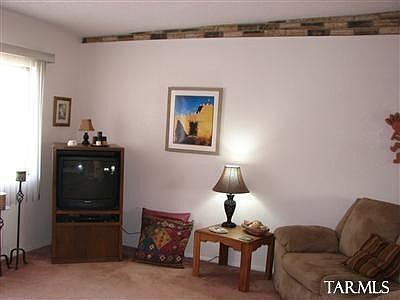 3rd image of 2069 W Furreys Ln