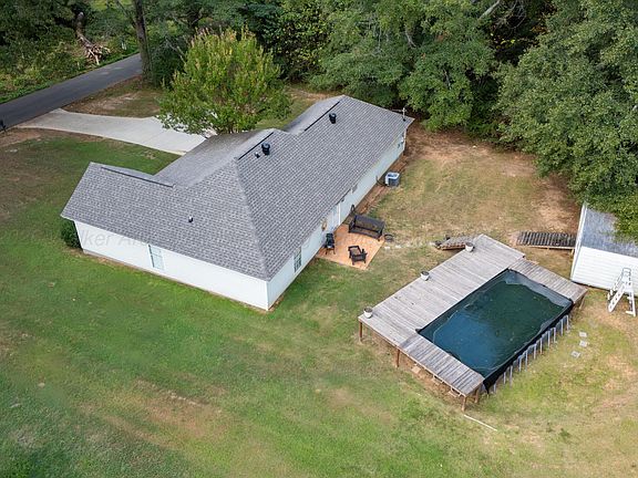 2nd image of 2094 Highland Rd