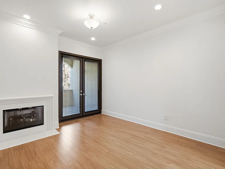 10305 Almayo Ave #404 — Photo 6